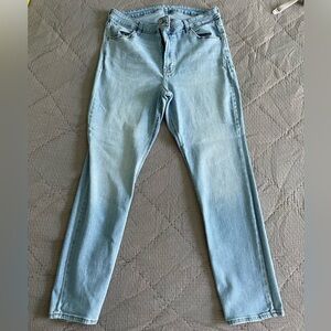 Old Navy High-Rise Wow Straight Jeans Light Wash Size 16 Short